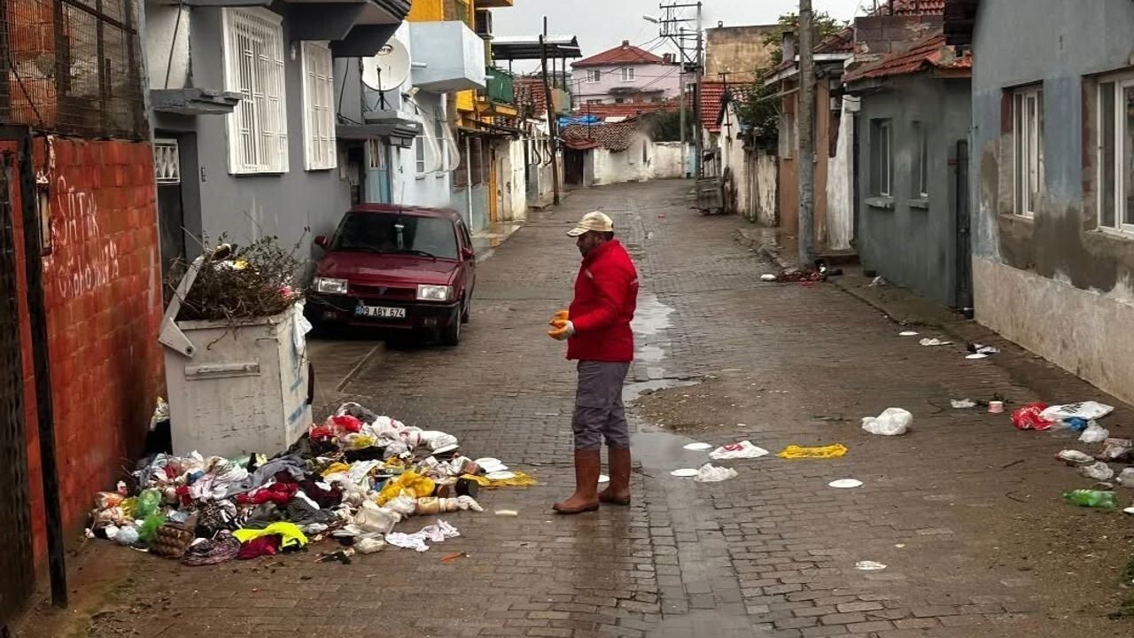 Germencik'te çöp konteynerleri ilçe kanalına atıldı; Başkan Zencirci hukuki süreç başlatacak