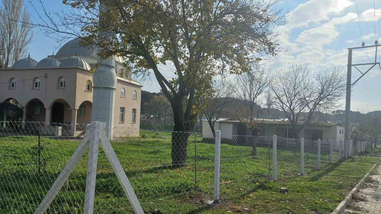 Germencik'te Kızılcapınar Camii çevre düzenlemesi tamamlandı