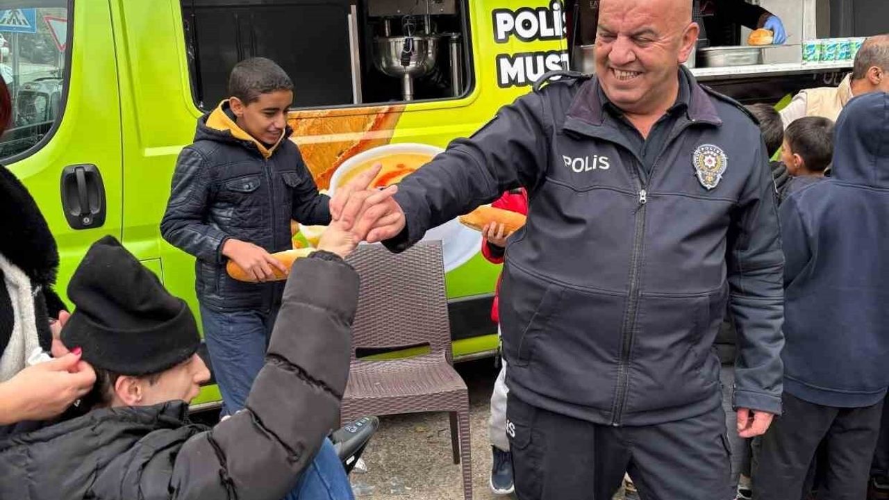 Gezici Aşevi Projesi 81 ilde: Polis Memuru Mustafa Şahin’in Başlattığı Destek Aracı İhtiyaç Sahiplerinin Yanında