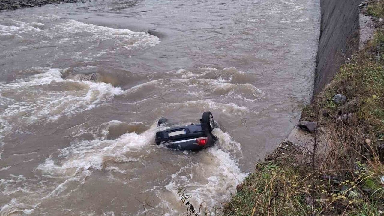 Giresun Bulancak’ta araç dereye uçtu: 2 kişi hayatını kaybetti