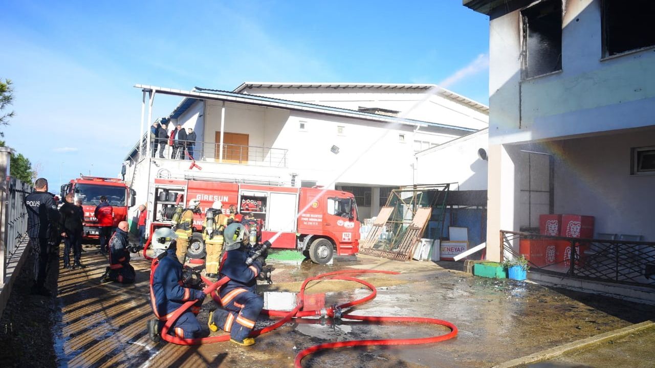 Giresun'da Gençlik Merkezi Yangını: Bina Kullanılamaz Hale Geldi, Yaralanma Yok