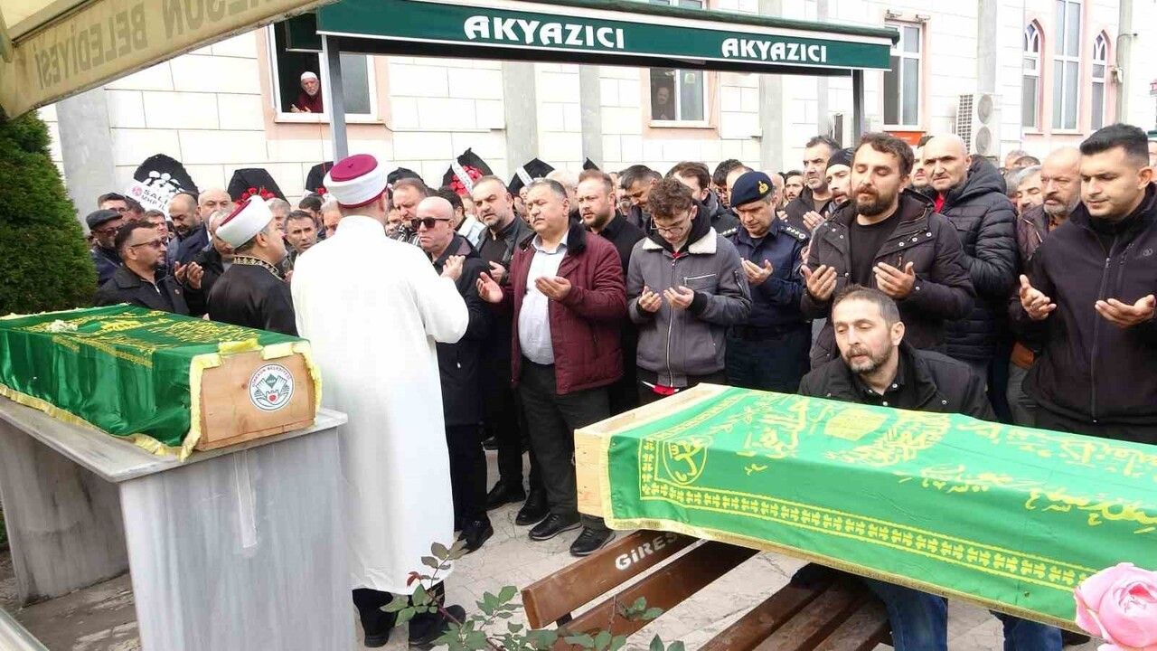 Giresun'da mezar yeri bakmaya çıkan dayı ve yeğen trafik kazasında yaşamını yitirdi