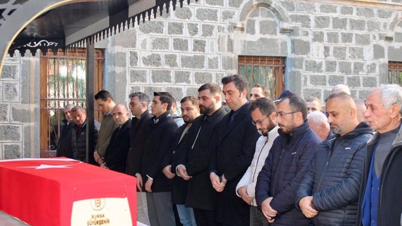 Giresun Yağlıdere'de trafik kazasında hayatını kaybeden bekçi Hüsrev Çoban toprağa verildi