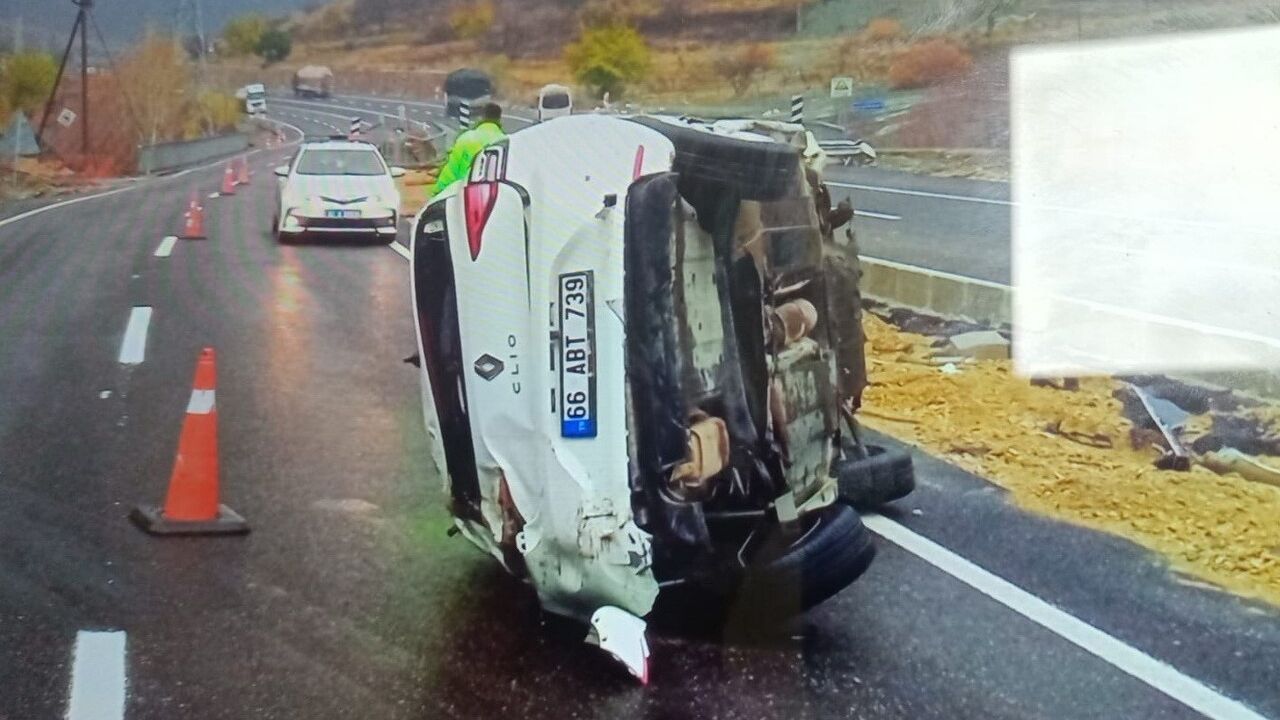 Gölbaşı-Malatya yolunda otomobil yan yattı: 4 kişi yaralandı