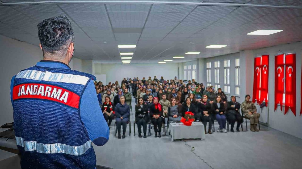 Gölköy'de 'En İyi Narkotik Polisi: Anne' Projesiyle Anneler Bilgilendirildi