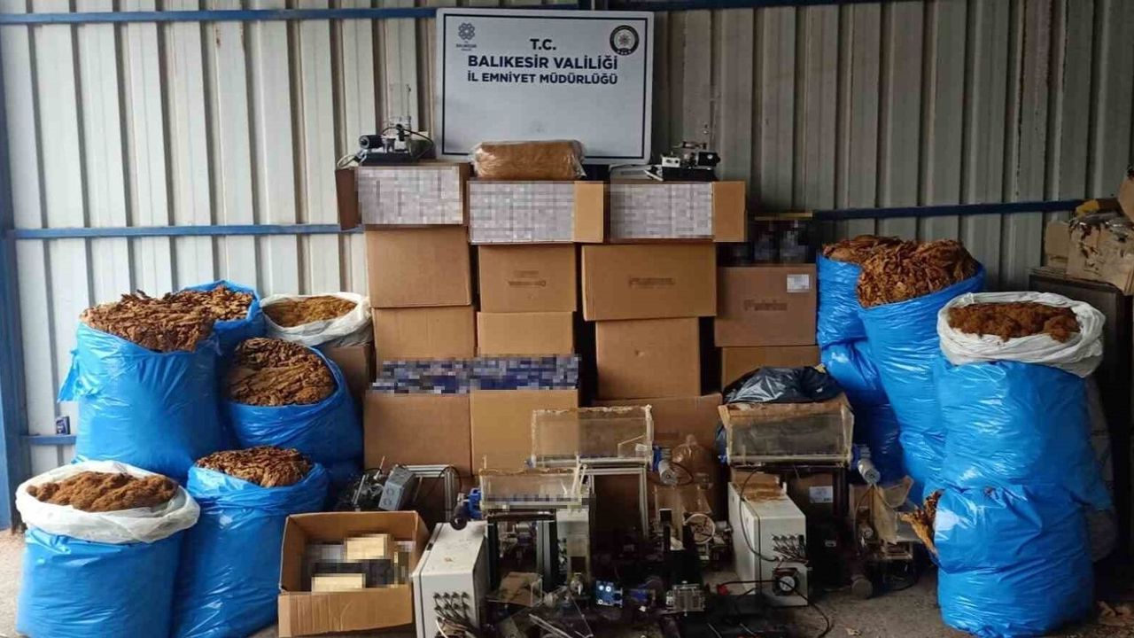 Gönen'de tütün kaçakçılığı operasyonu: 13 gözaltı, çok sayıda makaron ve tütün ele geçirildi