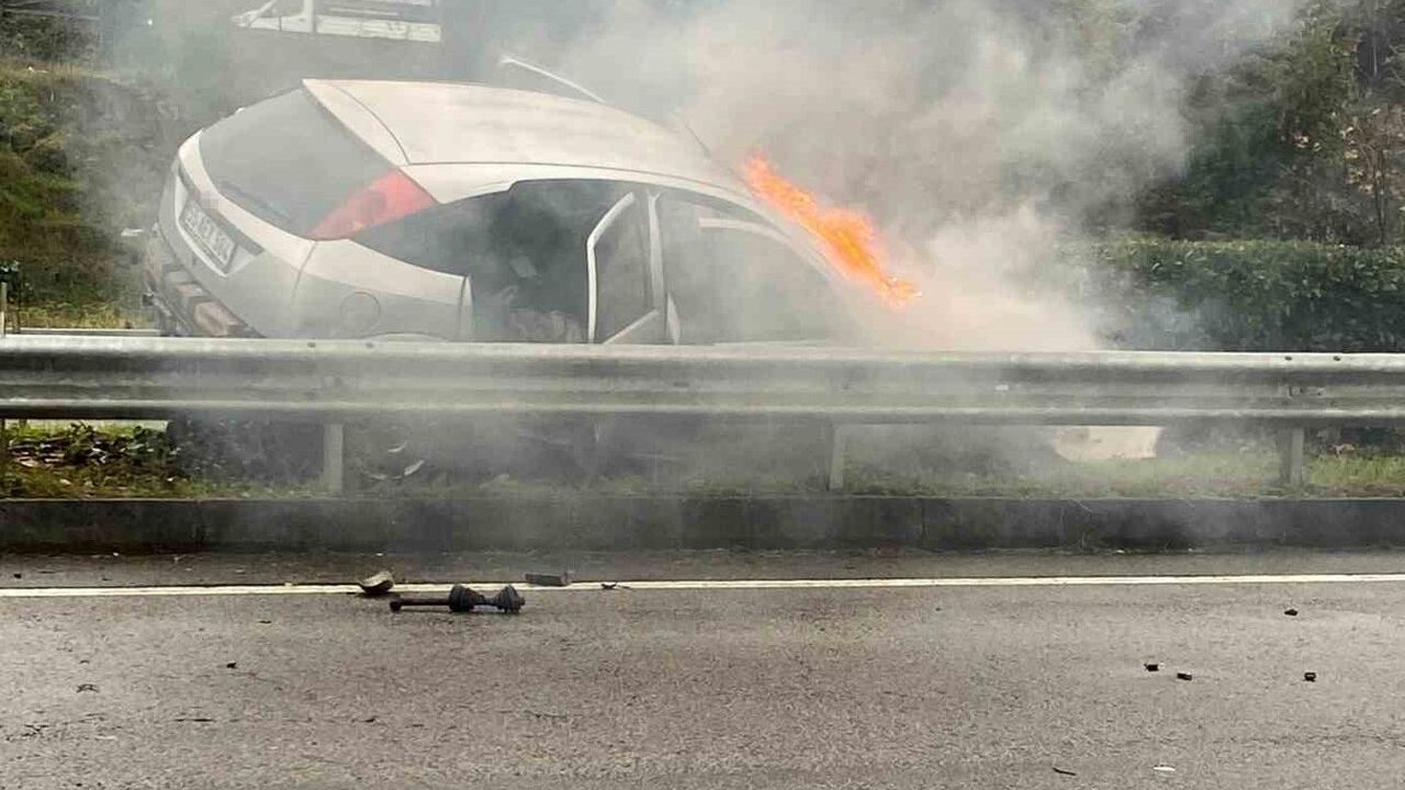 Görele'de bariyere çarpan otomobil alev aldı: sürücü yaralandı
