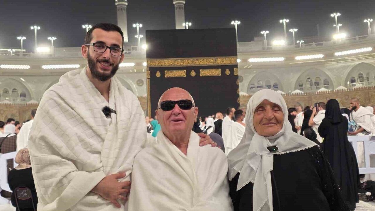 Görme Engelli Ramazan Çağlar ve Nuriye Bacak'ın Umre Hayali Gerçekleşti