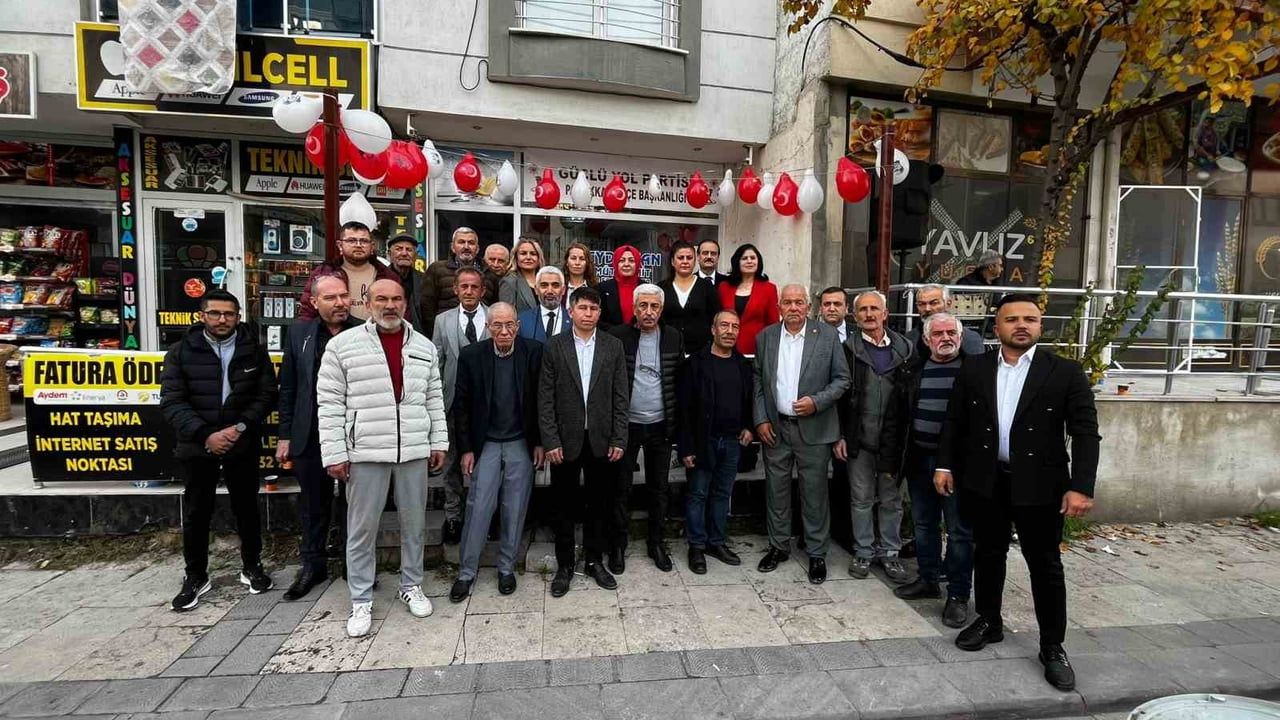 Güçlü Yol Partisi Denizli'de Pamukkale İlçe Teşkilatını Kurdu: Mehmet Kürşat Sarı Başkan Seçildi