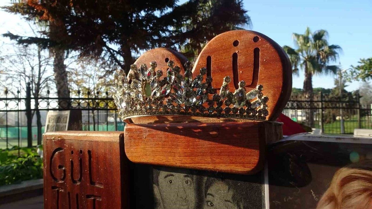 Güllü’nün Tuzla Mezarlığı’ndaki Kabri Güllerle Donatıldı