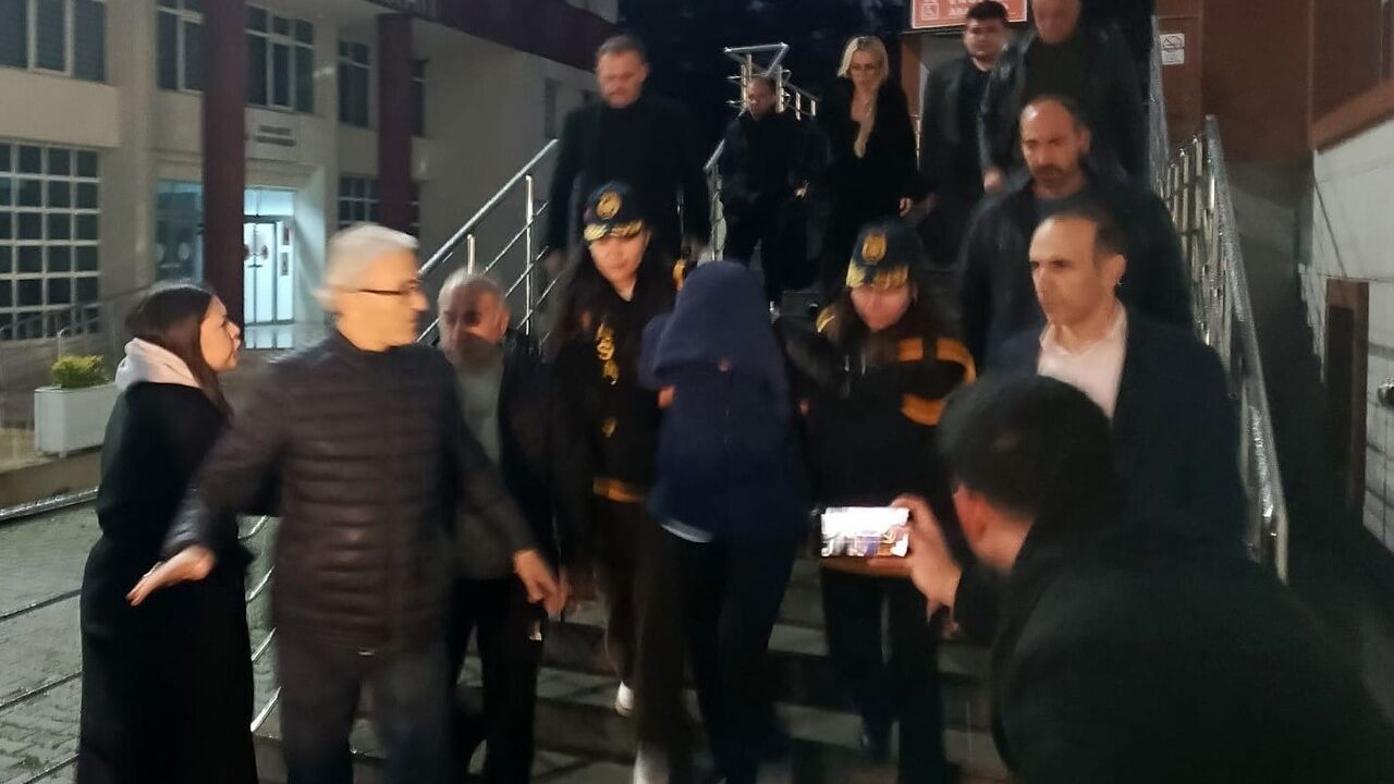 Gülter: 'Annemi Ben Öldürmedim' — Yalova'daki Düşme Olayında Tutuklu Kızın Savunması