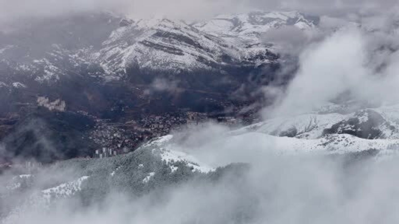 Gümüşhane beyaza büründü: Kar ve sis kartpostallık görüntüler oluşturdu