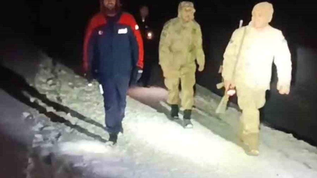 Gümüşhane Sarıtaş Yaylası'nda kar nedeniyle mahsur kalan 4 kişi AFAD ve Jandarma tarafından kurtarıldı