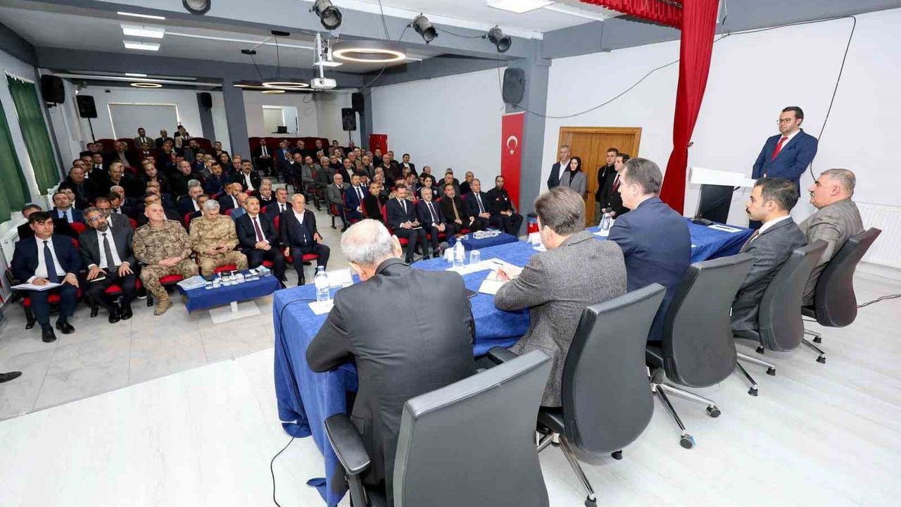 Güroymak’ta İlçe Koordinasyon, İstişare ve Muhtarlar Toplantısı Yapıldı