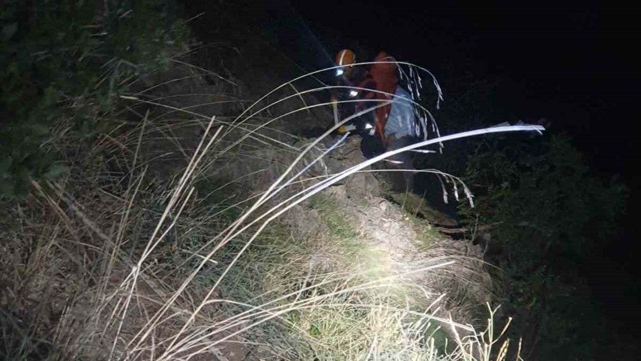 Gürsu'da ormanlık alanda mahsur kalan kişi itfaiye, UMKE ve AFAD tarafından kurtarıldı