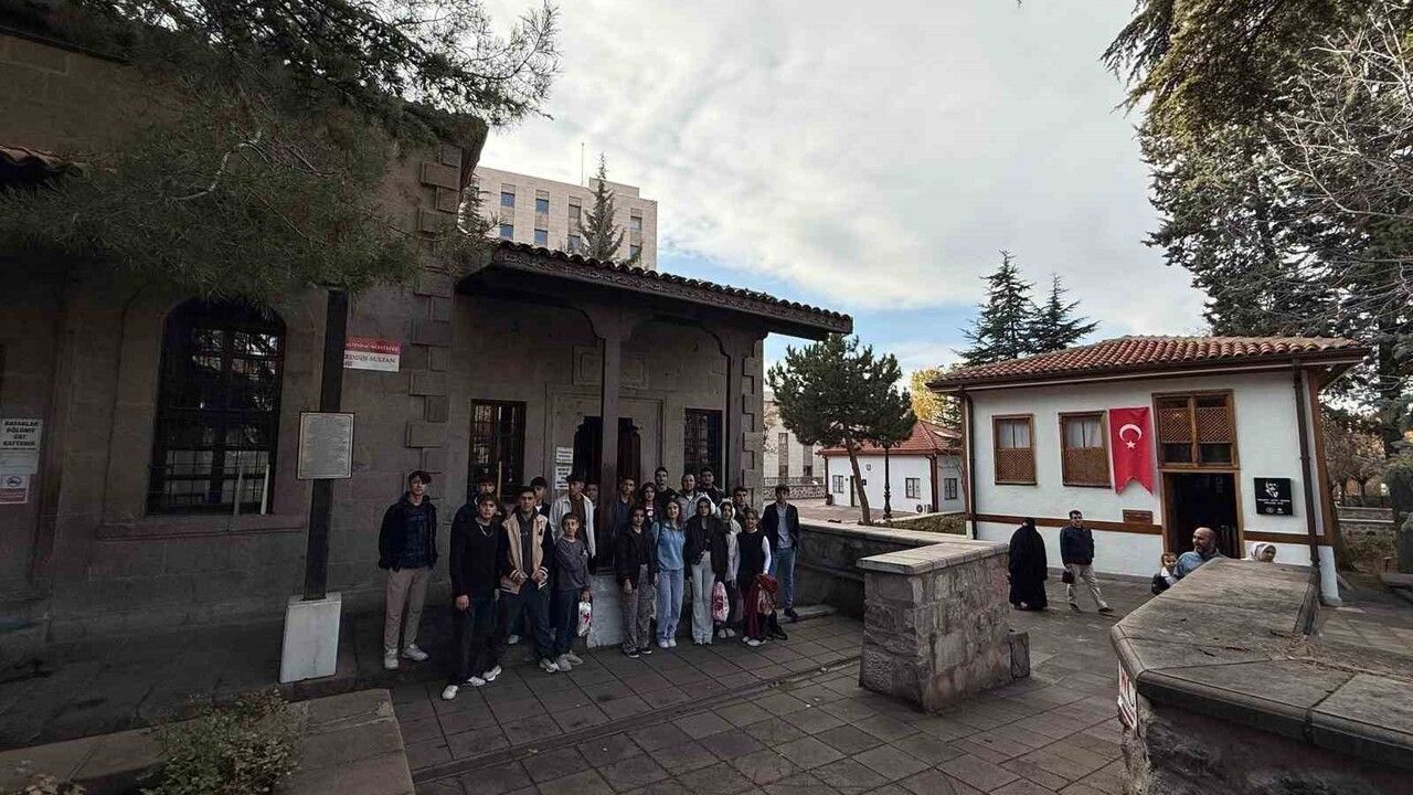 Hakkari Cumhuriyet Anadolu Lisesi öğrencileri Ankara kültür gezisini tamamlayıp kente döndü