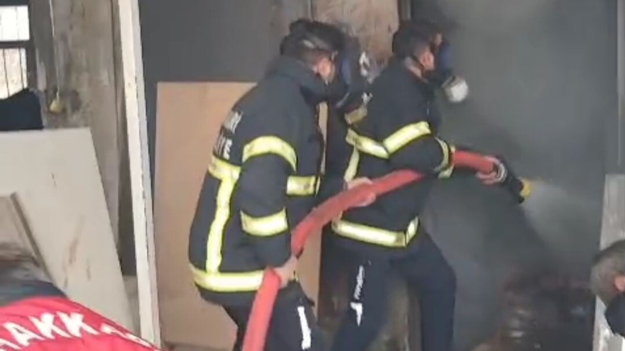 Hakkari'de demir atölyesinde tiner kaynaklı patlama: 15 yaşındaki çocuk yaralandı