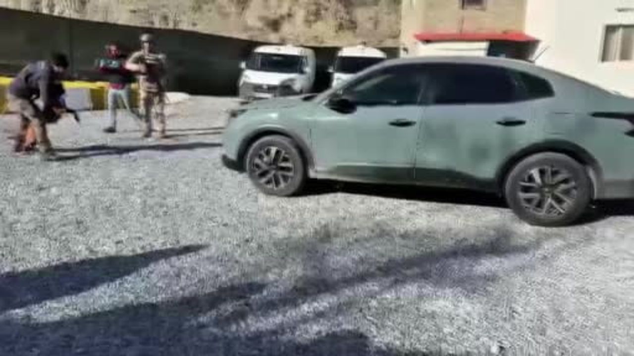 Hakkari'de otomobilde 5 kilo 815 gram eroin ele geçirildi