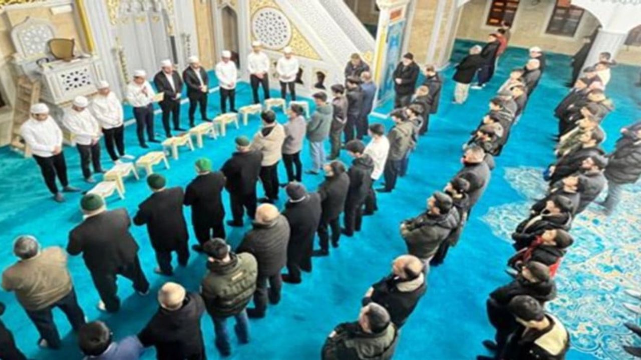 Hakkari'de Regaib Kandili cami programlarıyla idrak edildi