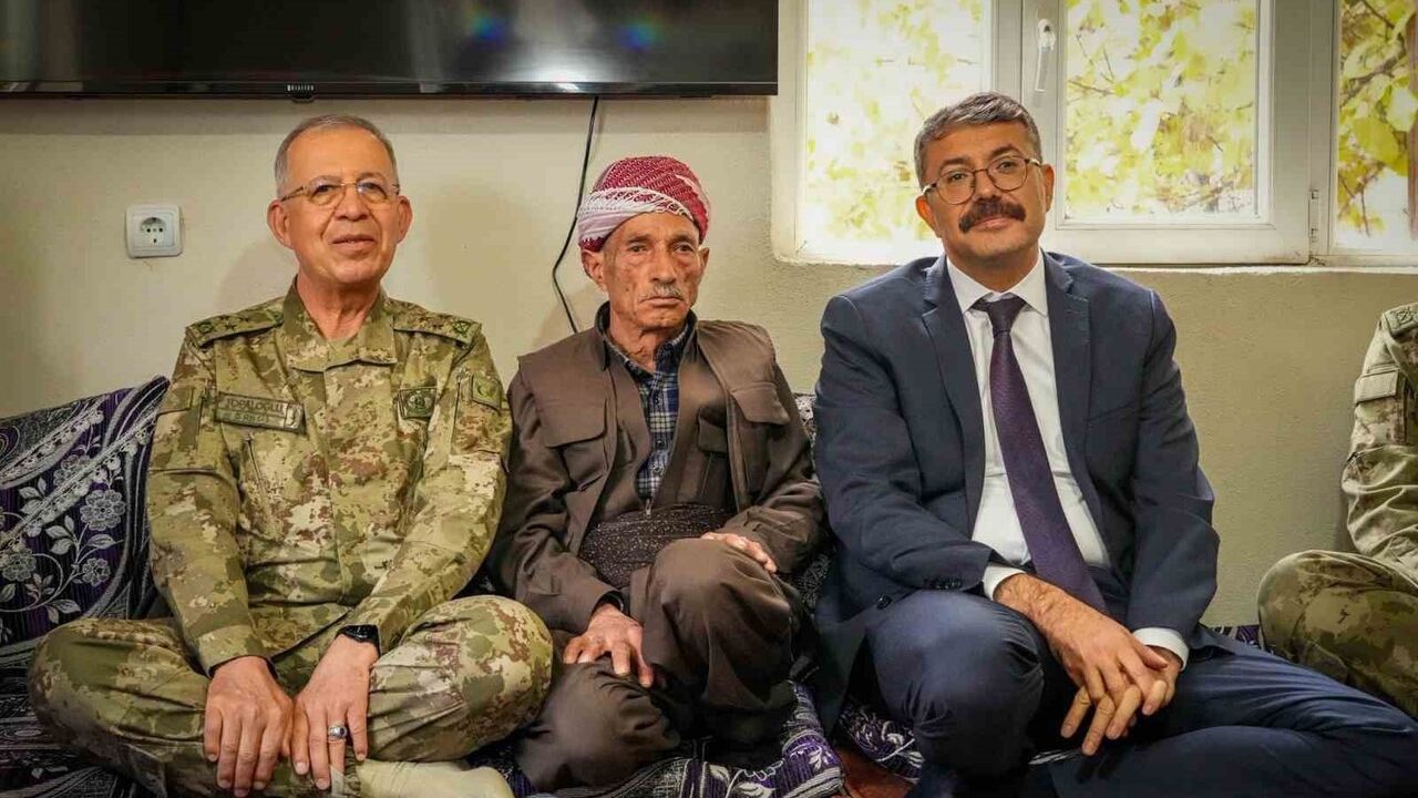 Hakkâri'de Üst Düzey Komuta Heyeti Aktütün Karakolu'nu İnceledi