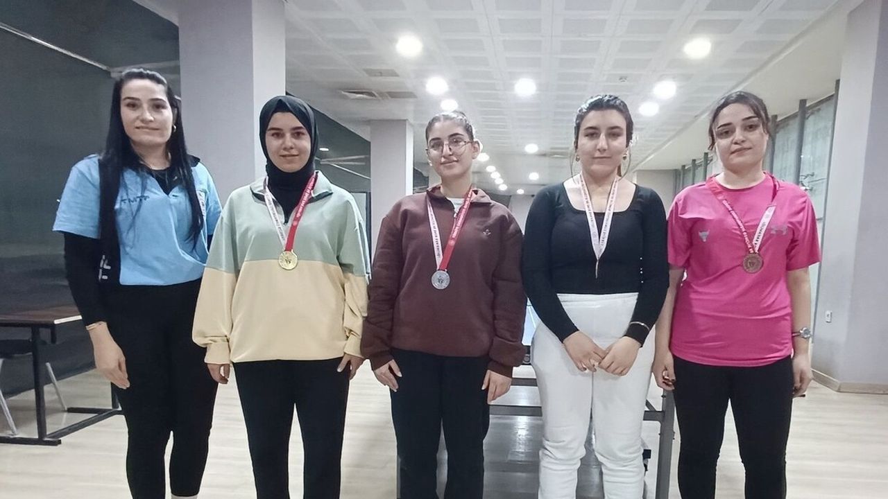 Hakkari'de Yurtlig Masa Tenisi İl Birinciliği Yarışması Sona Erdi