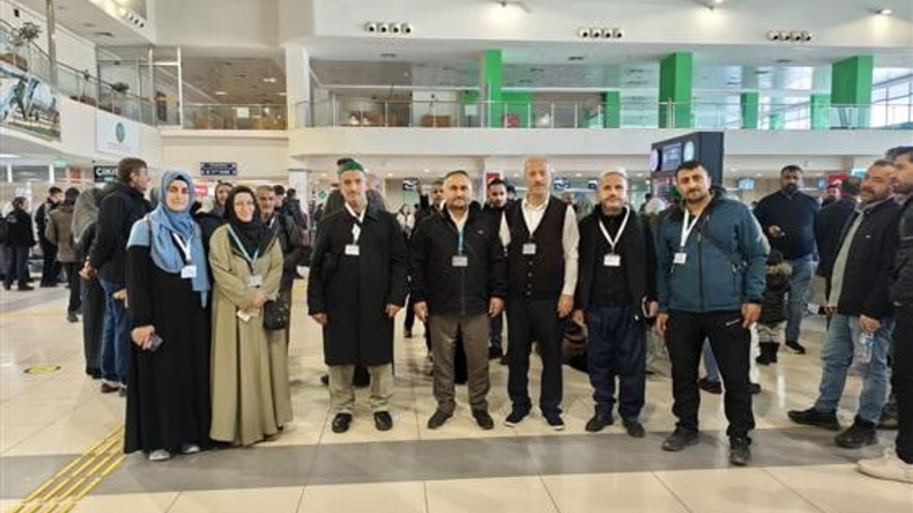 Hakkari'den 215 Kişi Umre İçin Uğurlandı