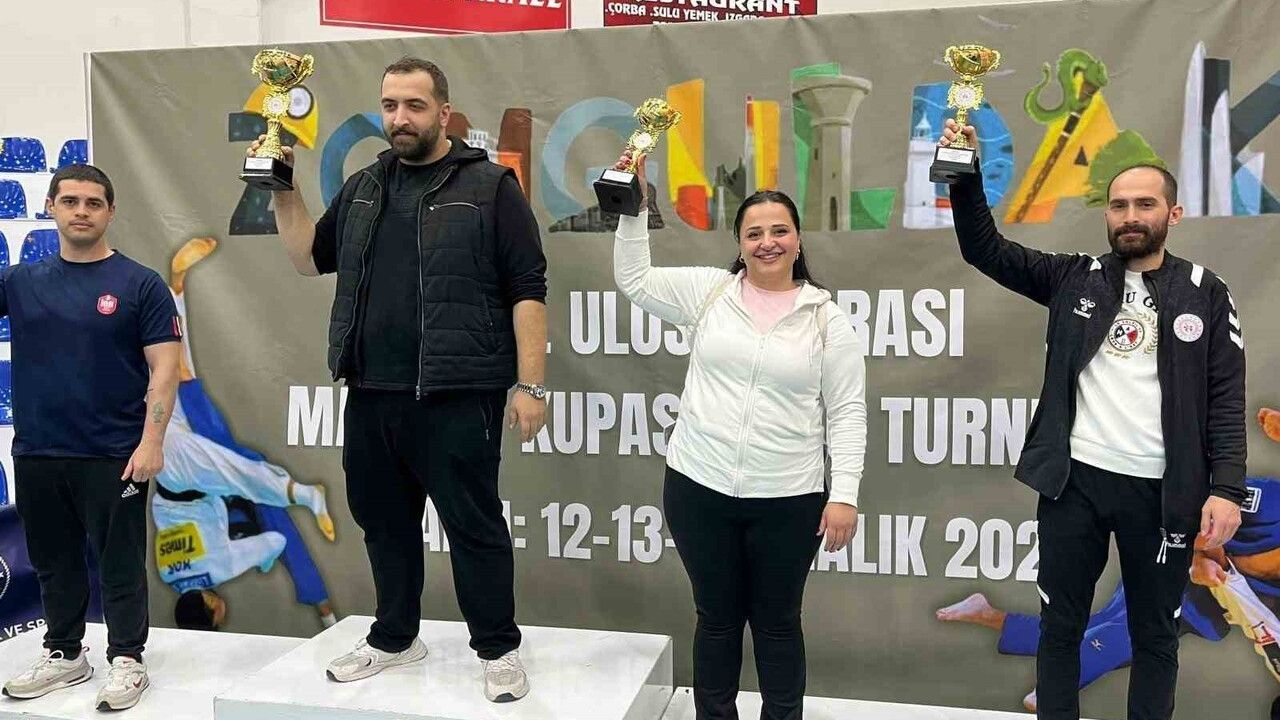 Hakkari Kadın Judo Takımı 9. Uluslararası Madenci Kupası'nda Türkiye üçüncüsü