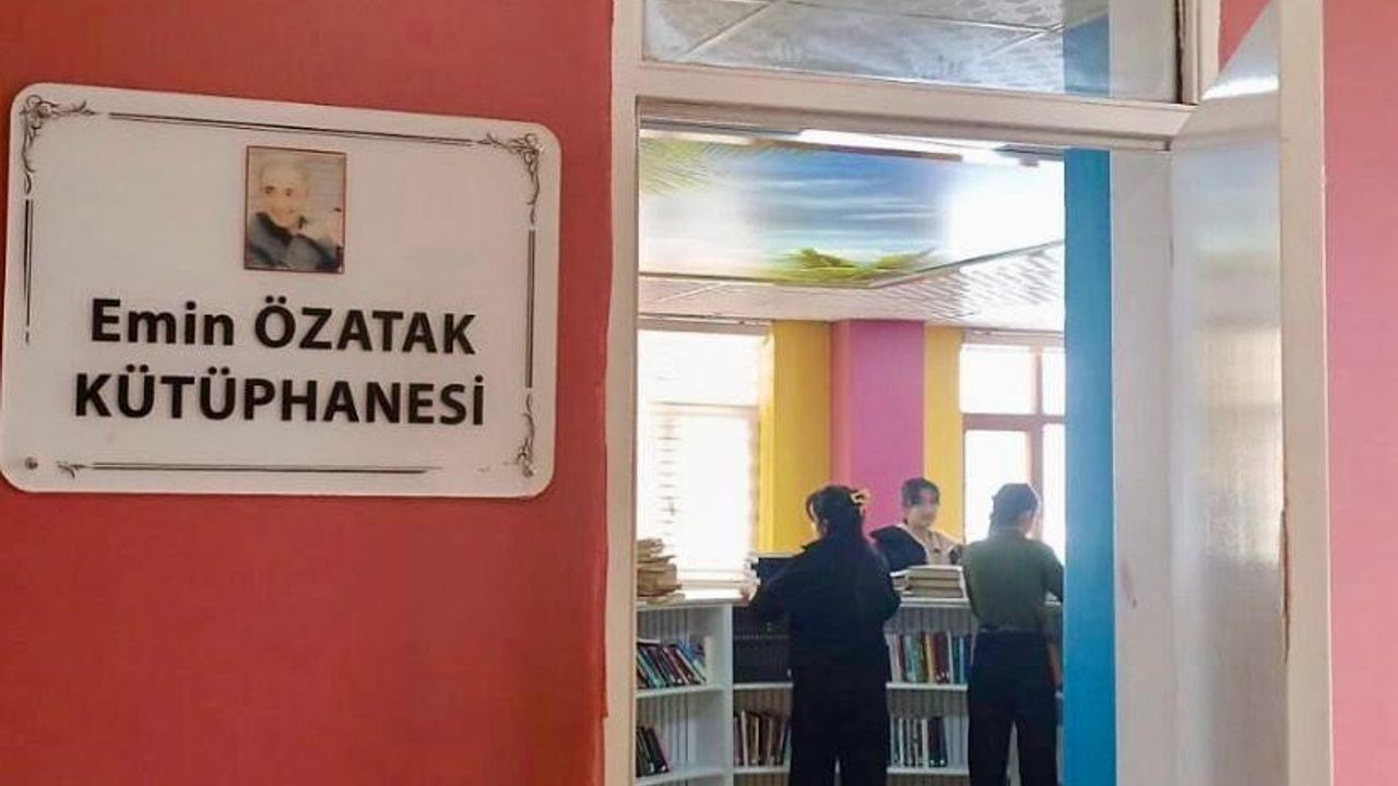 Hakkâri'nin hafızası kütüphanede: İbrahim Hatipoğlu koleksiyonu Emin Özatak Kütüphanesi'ne bağışlandı