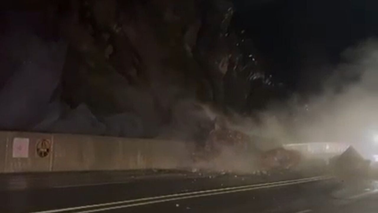 Hakkari-Van Karayolu Depin Mevkiinde Heyelan: Ulaşım Kısa Süreliğine Kesildi