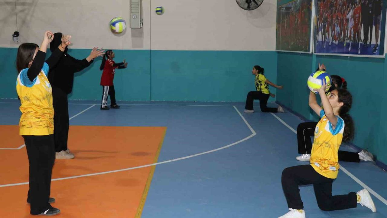Haliliye'de Kış Spor Okulları: Çocukların Basketbol ve Voleybola Yönelimi Artıyor