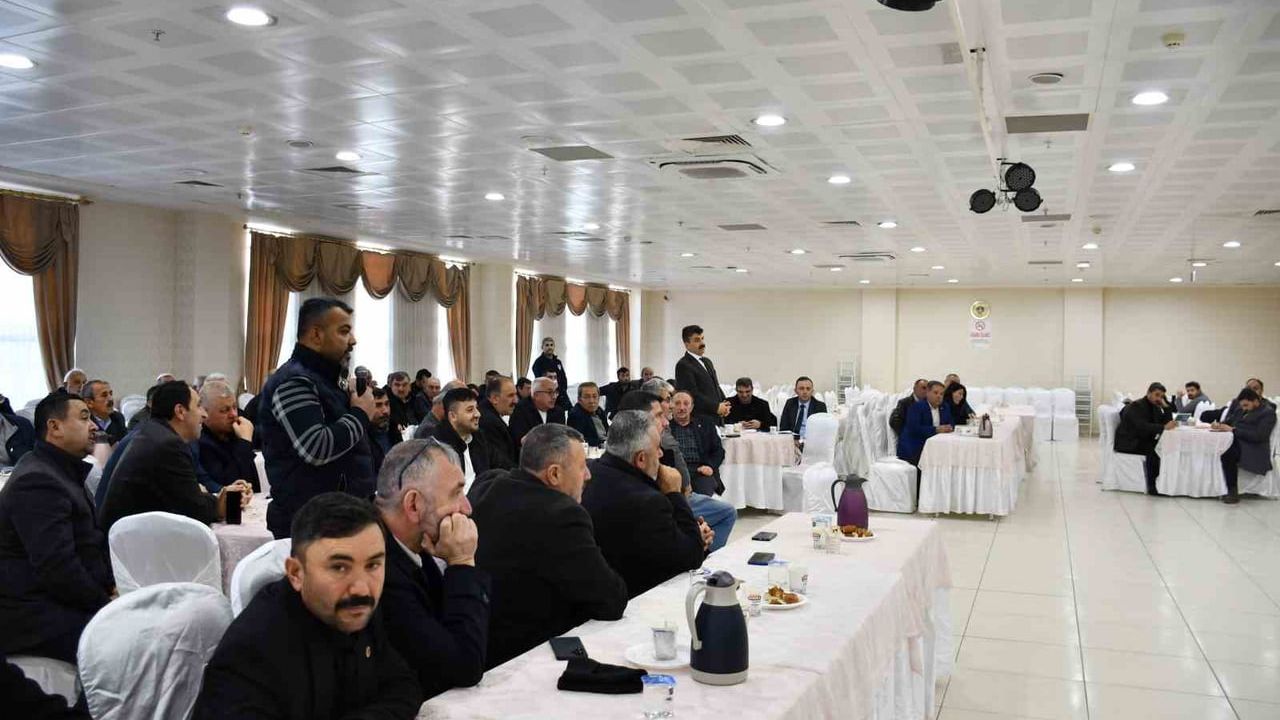 Halit Doğan Vezirköprü’de Muhtarlarla Bir Araya Gelerek İlçe İhtiyaçlarını Dinledi