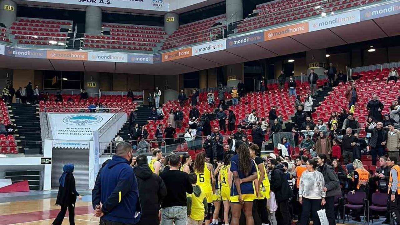 Halkbank Kadınlar Basketbol Süper Ligi: Fenerbahçe Opet, Melikgazi Kayseri'yi 93-79 ile geçti