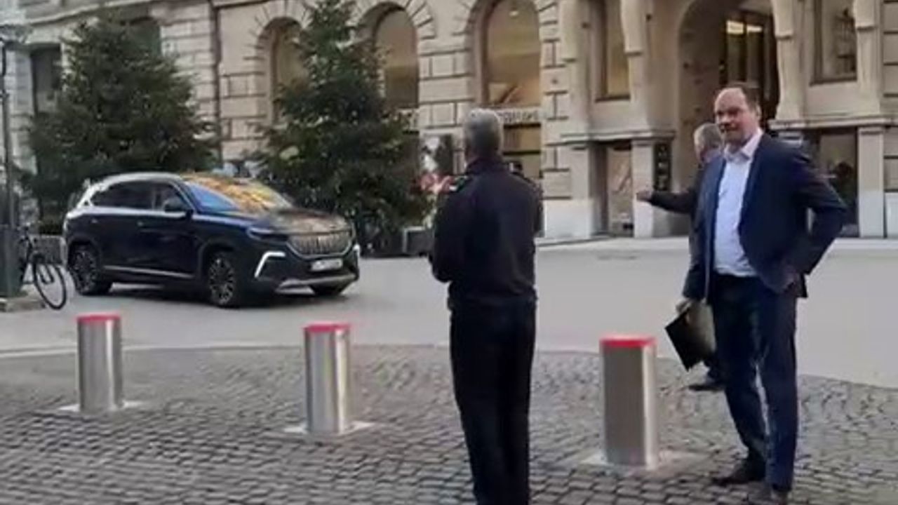 Hamburg Başkonsolosu Berati Alver, Belediye Sarayına Togg ile Geldi