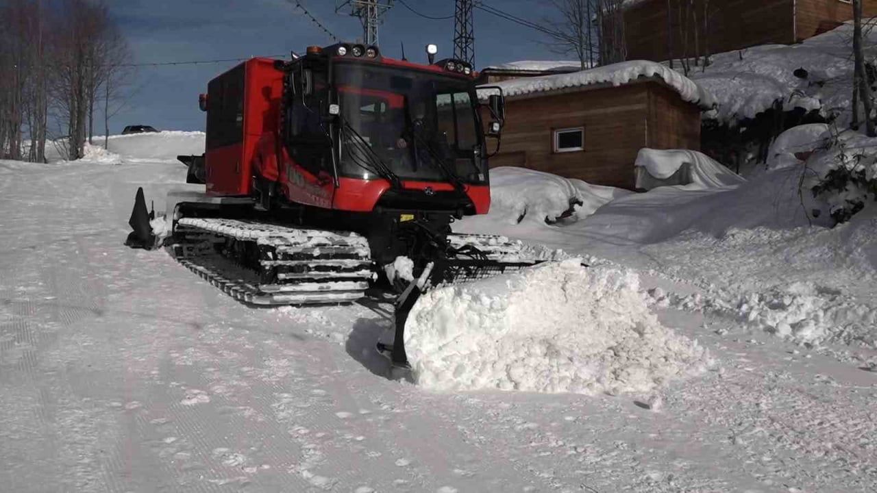 Handüzü Yaylası: Bin 800 rakımda deniz manzaralı yeni kayak pisti ve 'kristal' karla Rize'de kış turizmi canlanıyor