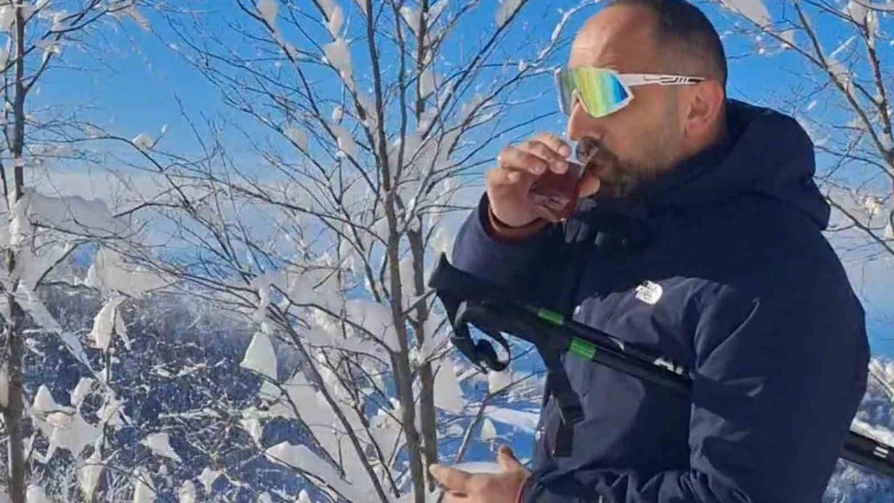 Handüzü Yaylası'nda Kayarken Çay İçen Vatandaş İlgi Çekti