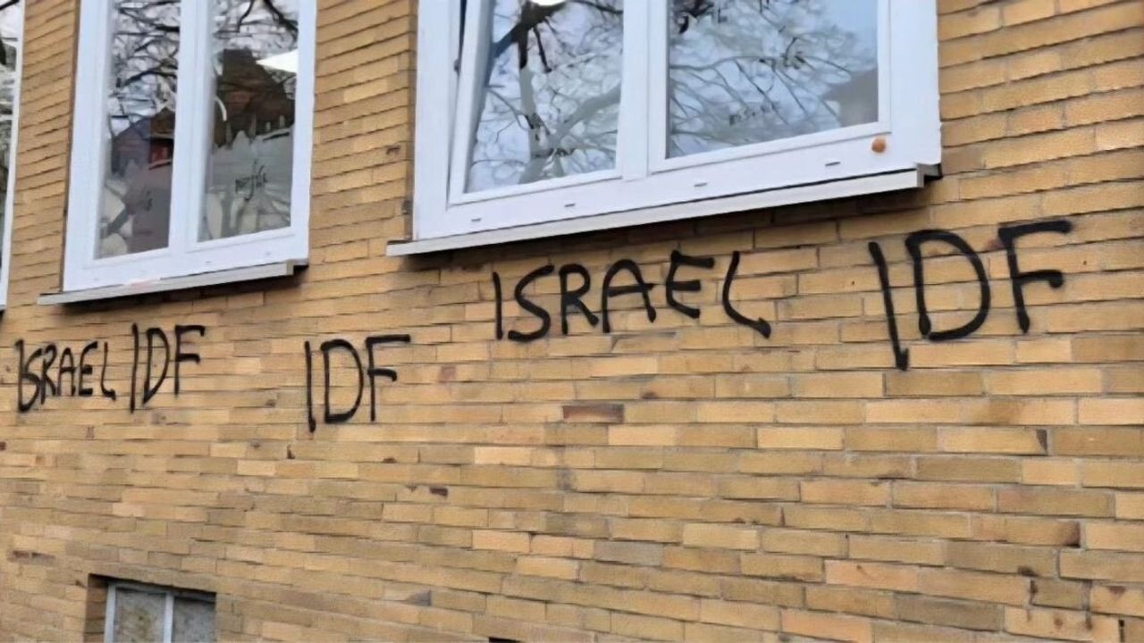 Hannover'de iki günde üç camiye saldırı: DİTİB ve IGMG camileri hedef alındı