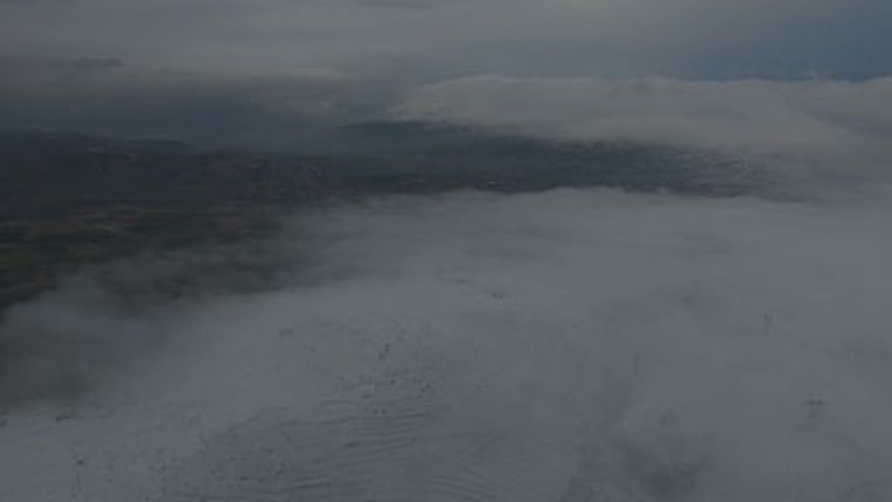 Harput'ta aynı rakımda kar, sis ve karsız alanlar dron görüntüsünde