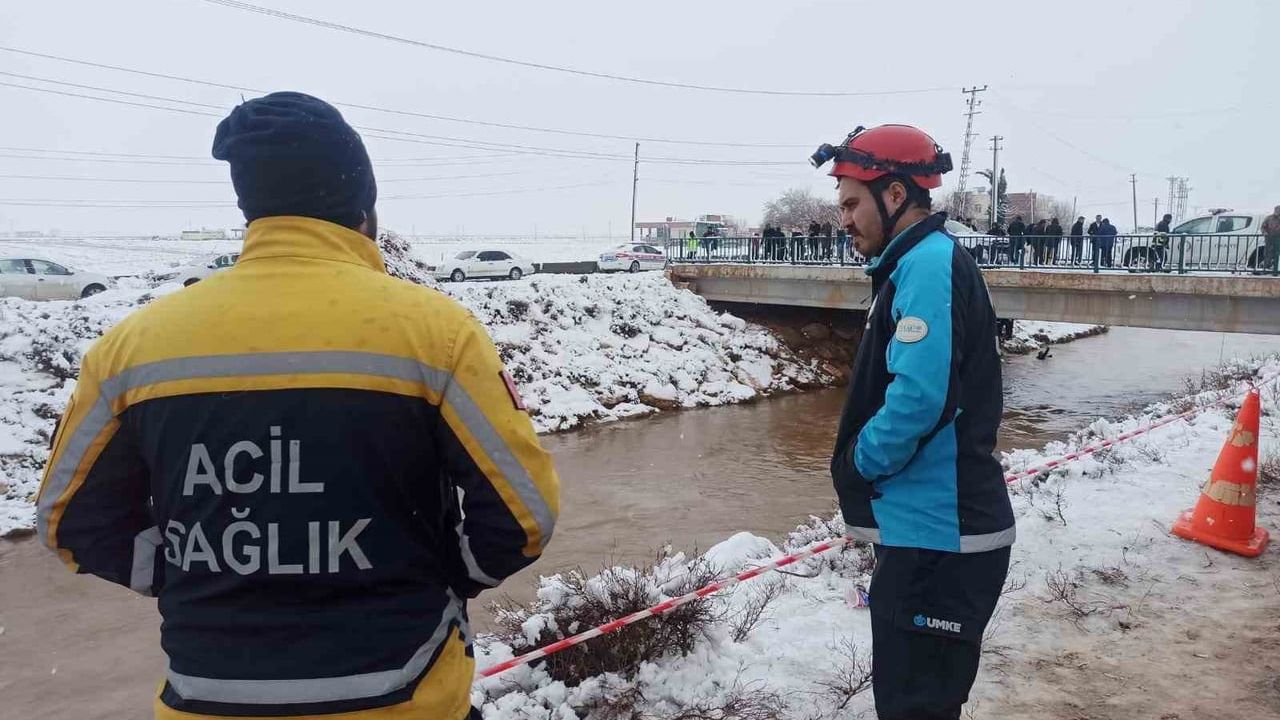 Harran'da otomobil sulama tahliye kanalına devrildi: 4 kişi kayıp, 2 kişi kurtuldu