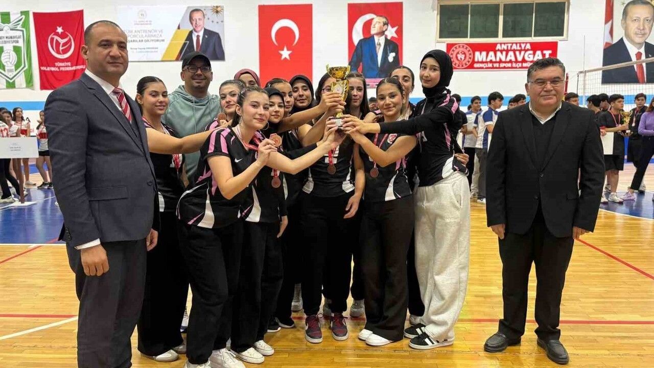Hasan Kırteke: Öğrencilikten Müdürlüğe — Manavgat Anadolu İmam Hatip Lisesi voleybolda iki kupa kazandı