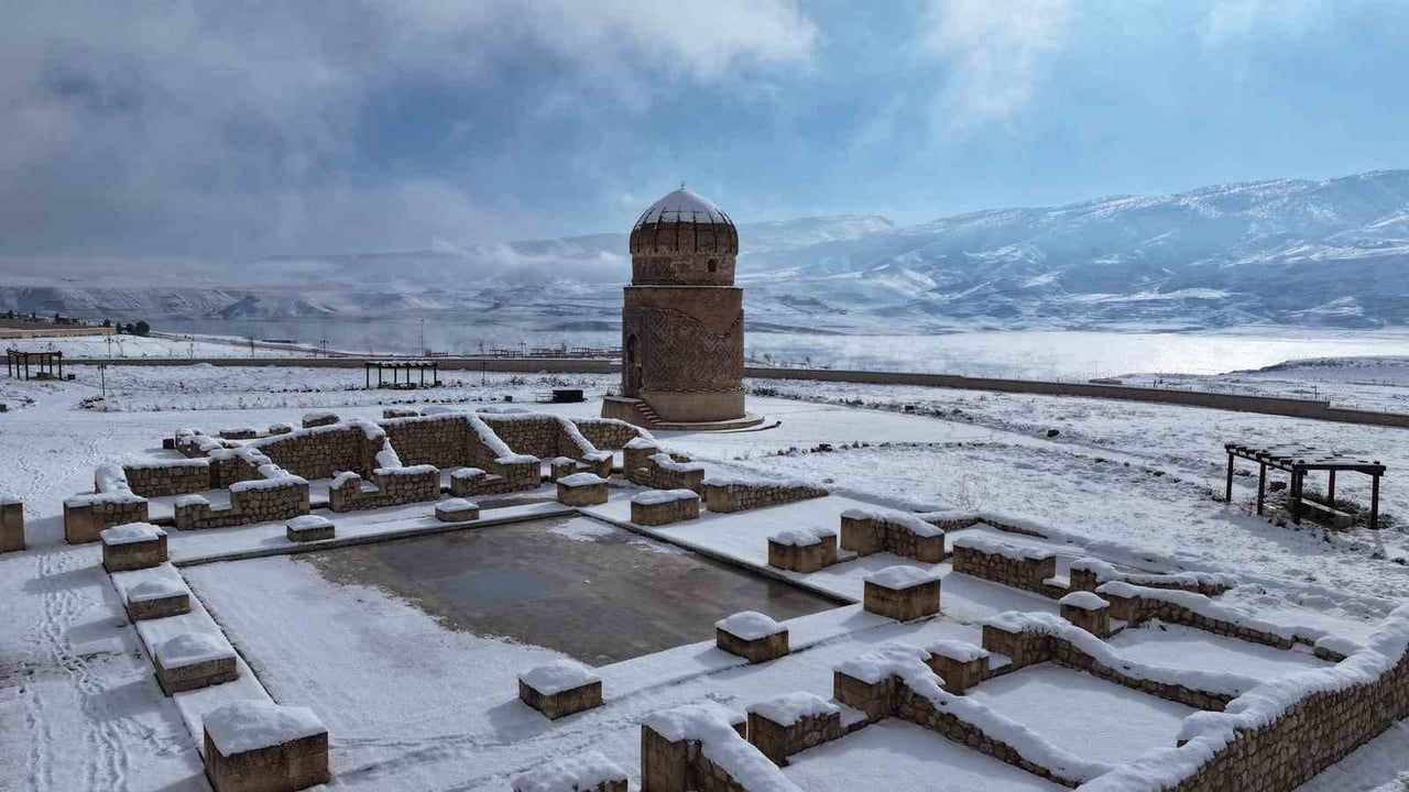 Hasankeyf'te Kar Manzaraları: Tarihi Yapılar Beyazla Buluştu