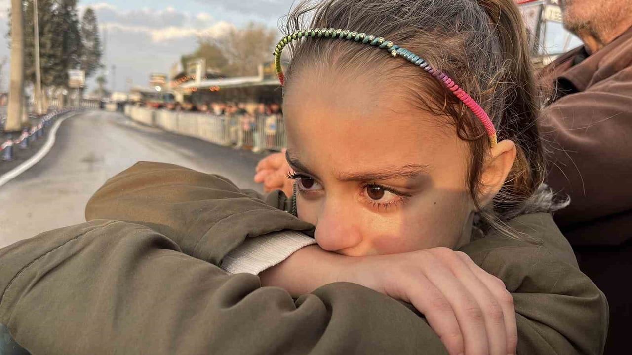 Hatay'da 8 yaşındaki Dilek Cumhurbaşkanı Erdoğan'ı görmek için ağladı, görünce sevindi