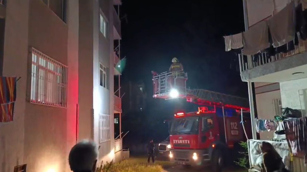 Hatay'da balkonda düşen yaşlı adam itfaiye müdahalesiyle kurtarıldı