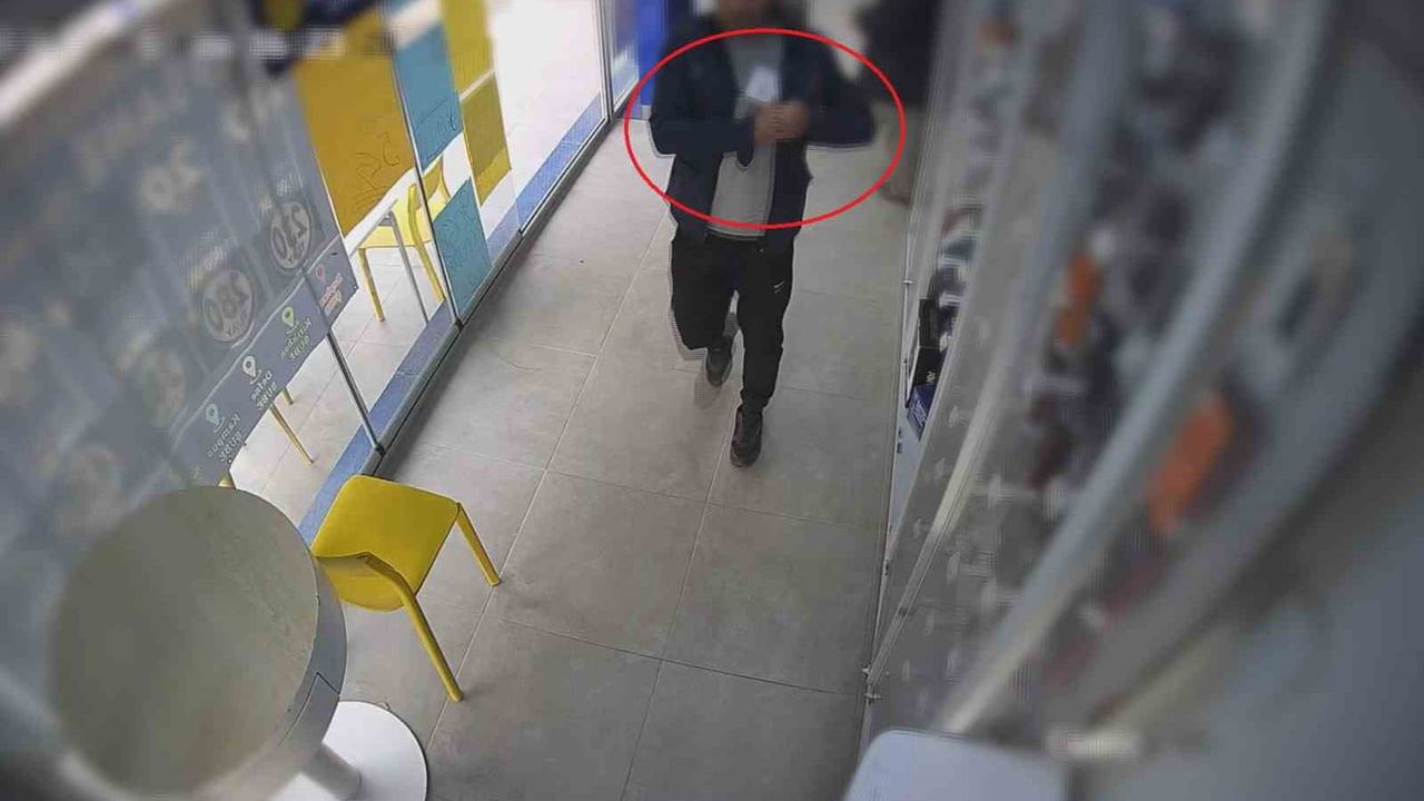 Hatay'da camekandaki cep telefonunu çalan zanlı güvenlik kamerasında