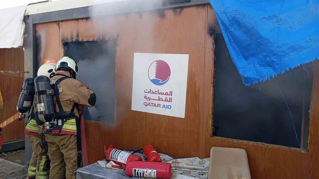 Hatay'da depremzede çiftin konteyneri elektrik sigortasından çıkan yangında kullanılamaz hale geldi