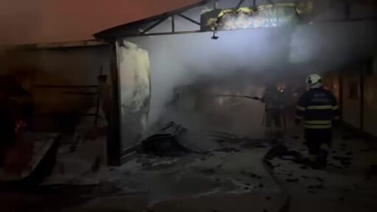 Hatay'da eğitim verilen 6 konteyner yangında kullanılamaz hale geldi