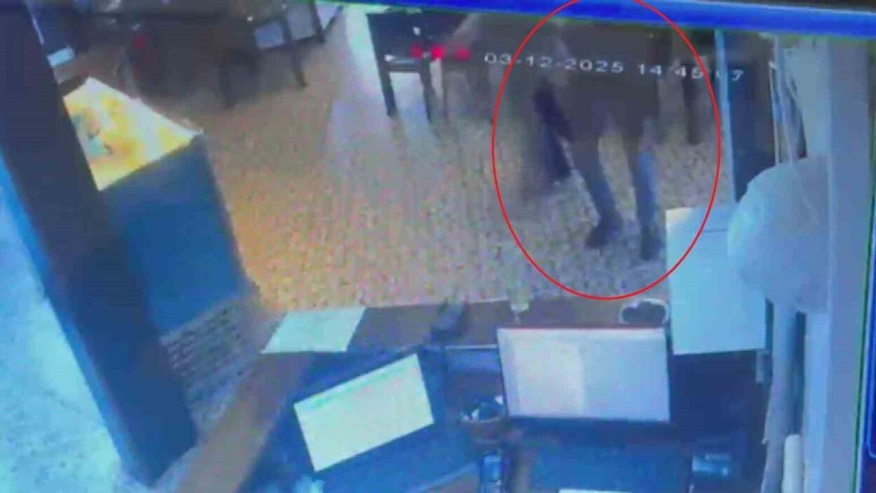 Hatay’da garson Burhan Temir, heimclich manevrasıyla müşterinin hayatını kurtardı