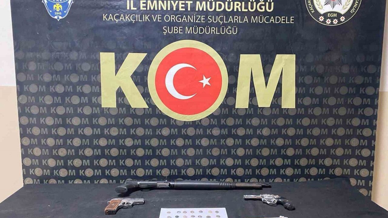 Hatay'da kargoyla gönderilmek üzere 26 Helenistik gümüş sikke ele geçirildi