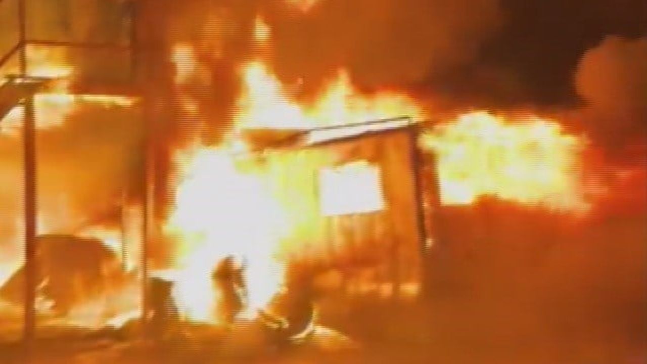 Hatay'da şantiye konteyner yatakhane yangını kontrol altına alındı