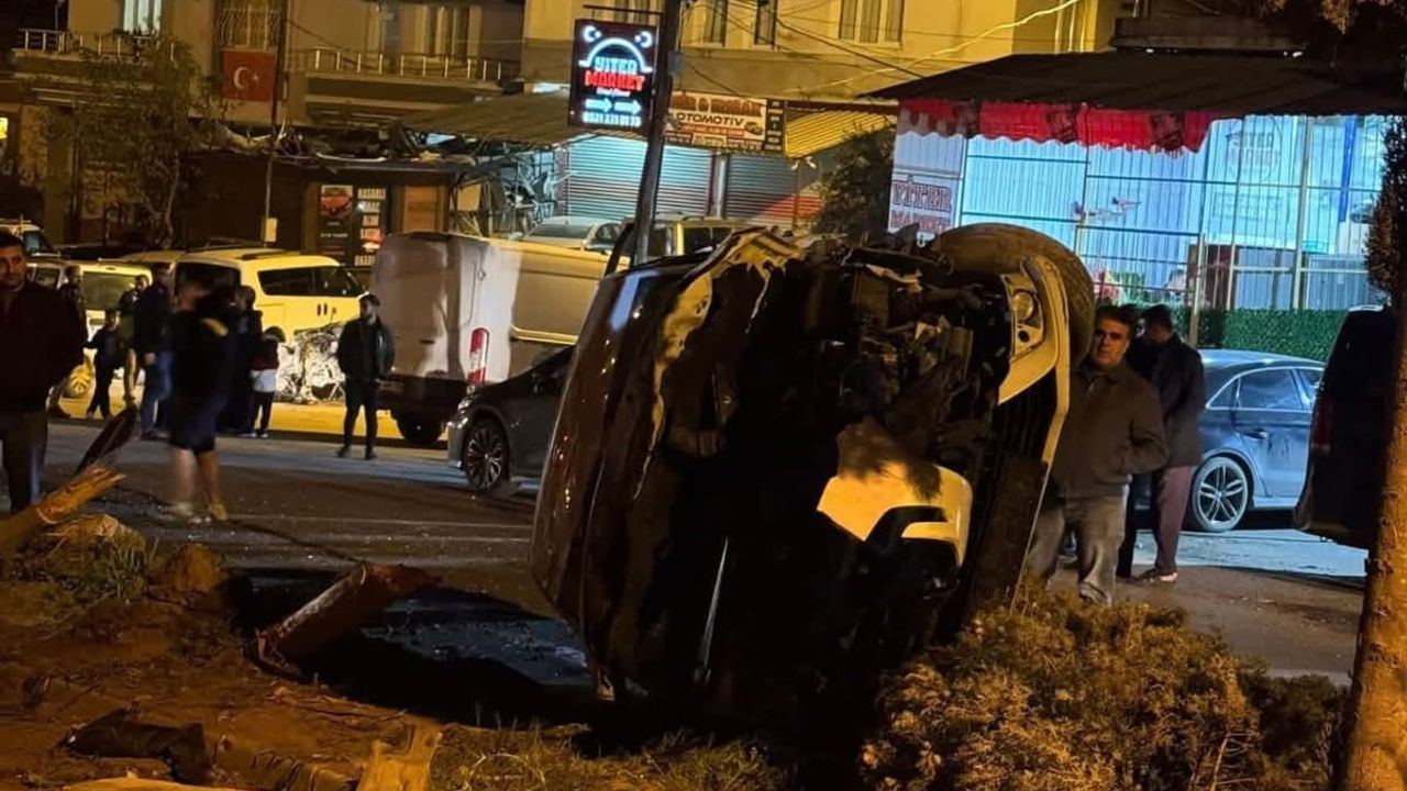 Hatay'da Tofaş ile çarpışan otomobil takla attı — Güvenlik kamerasına yansıdı