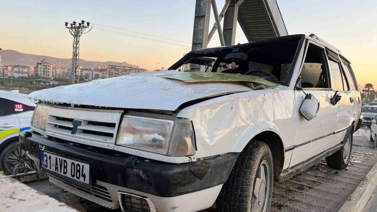 Hatay’da Tofaş takla attı: Sürücü itfaiye tarafından kurtarılarak hastaneye kaldırıldı